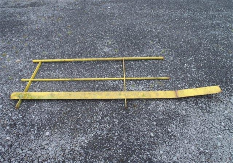 Garde corps en acier avec plinthe d’arrêt, longueur totale 16m (6 pièces)